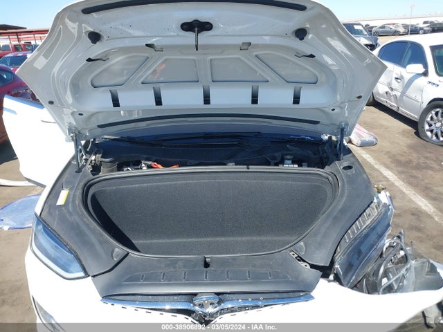 Tesla Model X 60d/70d/75d/90d 2016 5YJXCAE28GF005173 Image 10