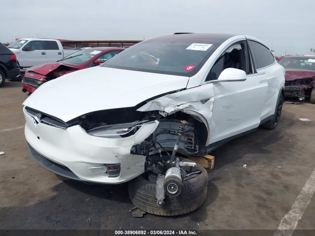 Tesla Model X 60d/70d/75d/90d 2016 5YJXCAE28GF005173 Image 2