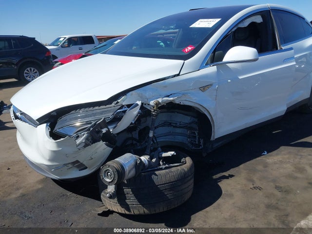 Tesla Model X 60d/70d/75d/90d 2016 5YJXCAE28GF005173 Image 6