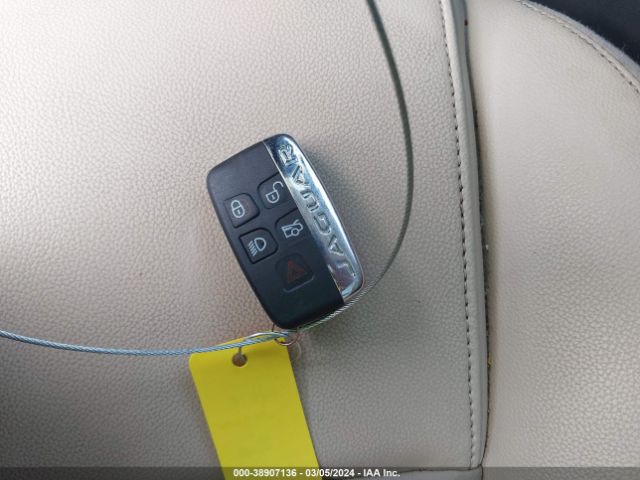 SADCJ2FX3KA369219 Jaguar F-pace 25t Premium