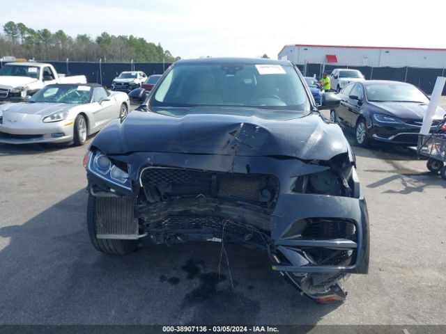 SADCJ2FX3KA369219 Jaguar F-pace 25t Premium