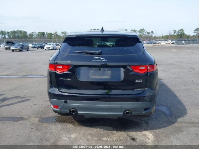 SADCJ2FX3KA369219 Jaguar F-pace 25t Premium