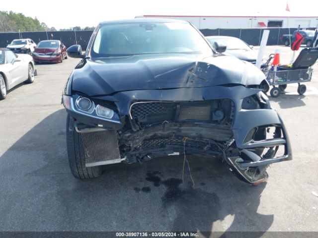 SADCJ2FX3KA369219 Jaguar F-pace 25t Premium