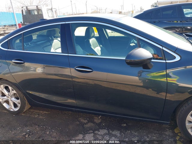 Chevrolet Cruze Premier Auto 2018 1G1BF5SM3J7215779 Image 13