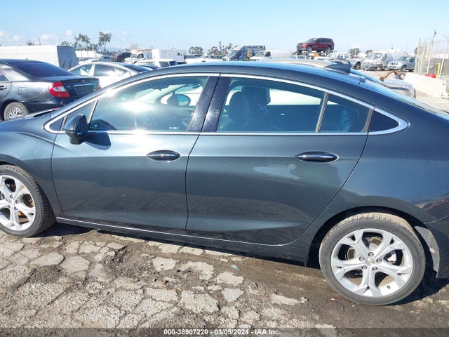 Chevrolet Cruze Premier Auto 2018 1G1BF5SM3J7215779 Image 14