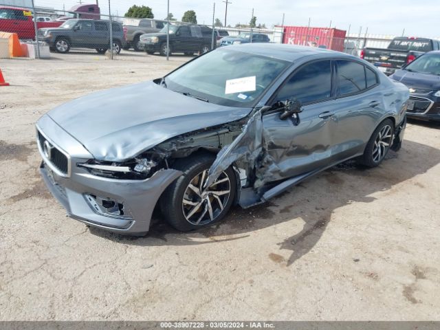 7JRA22TK0LG060476 Volvo S60 T6 Momentum