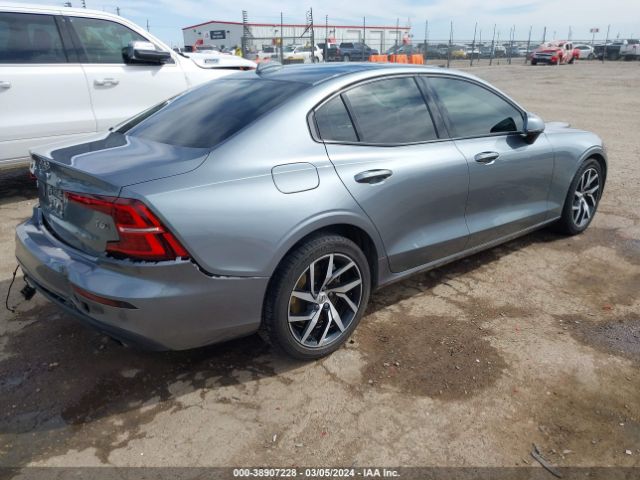 7JRA22TK0LG060476 Volvo S60 T6 Momentum