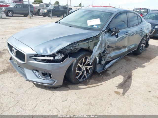 7JRA22TK0LG060476 Volvo S60 T6 Momentum