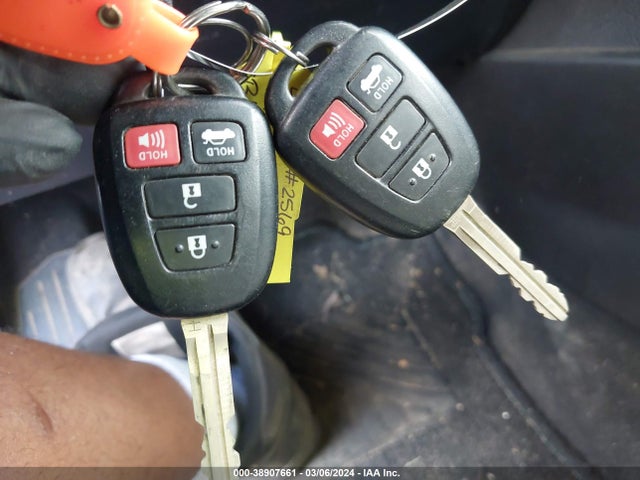 Toyota COROLLA LE 2016 5YFBURHE5GP464323 Image 11