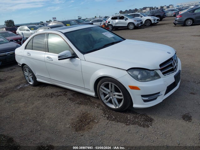 38907693 :رقم المزاد ، WDDGF4HB3EA966022 vin ، 2014 Mercedes-benz C 250 Luxury/sport مزاد بيع