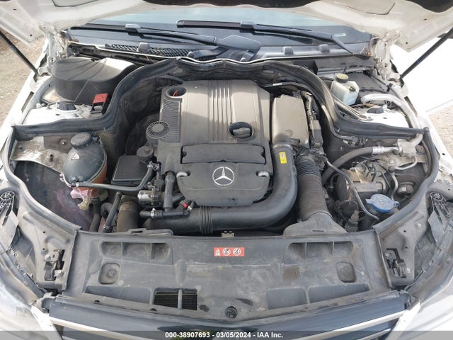 38907693 :رقم المزاد ، WDDGF4HB3EA966022 vin ، 2014 Mercedes-benz C 250 Luxury/sport مزاد بيع
