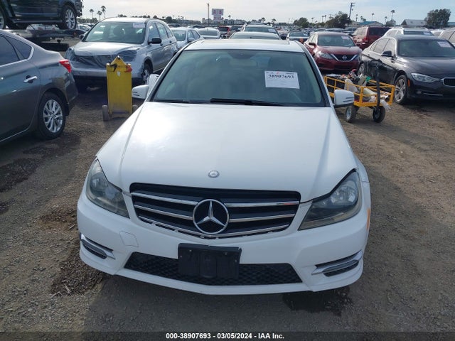 38907693 :رقم المزاد ، WDDGF4HB3EA966022 vin ، 2014 Mercedes-benz C 250 Luxury/sport مزاد بيع