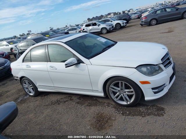 38907693 :رقم المزاد ، WDDGF4HB3EA966022 vin ، 2014 Mercedes-benz C 250 Luxury/sport مزاد بيع