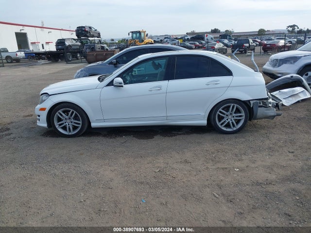 38907693 :رقم المزاد ، WDDGF4HB3EA966022 vin ، 2014 Mercedes-benz C 250 Luxury/sport مزاد بيع