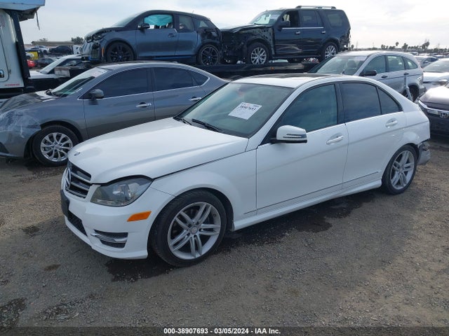 38907693 :رقم المزاد ، WDDGF4HB3EA966022 vin ، 2014 Mercedes-benz C 250 Luxury/sport مزاد بيع