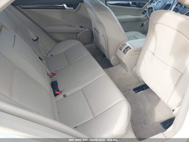 38907693 :رقم المزاد ، WDDGF4HB3EA966022 vin ، 2014 Mercedes-benz C 250 Luxury/sport مزاد بيع