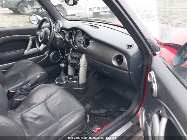 2006 MINI COOPER S WMWRH33546TF89070 Photo 4