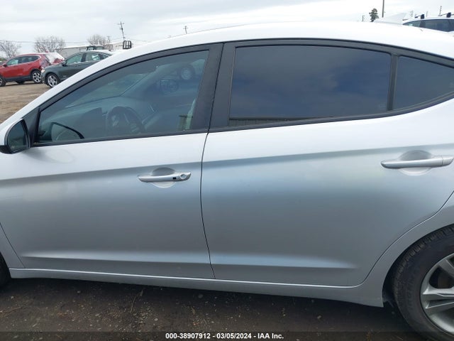 Hyundai Elantra Value Edition 2018 5NPD84LF4JH224541 Image 14