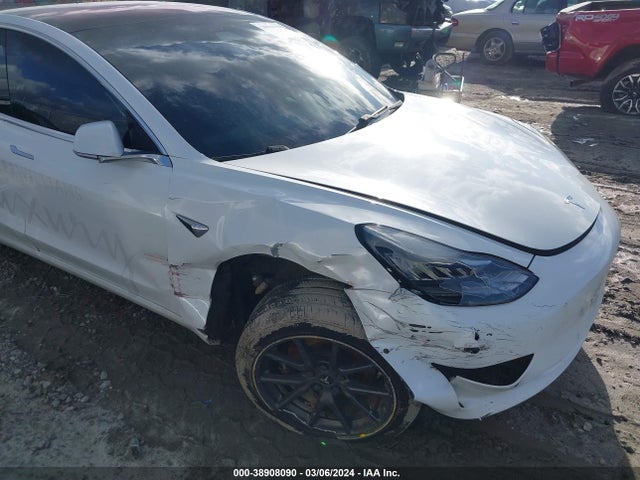 Tesla Model 3 Long Range/mid Range 2018 5YJ3E1EA1JF014899 Image 6