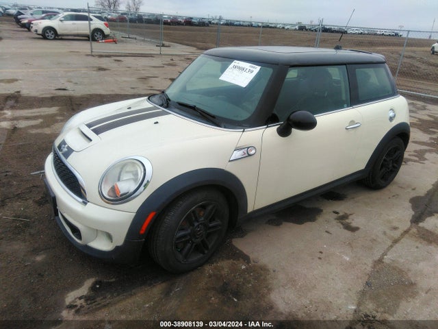 2011 MINI COOPER S WMWSV3C58BTY13362 Photo 1