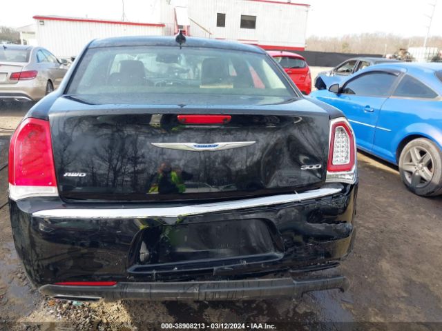 2C3CCAKG8JH268686 Chrysler 300 Limited Awd