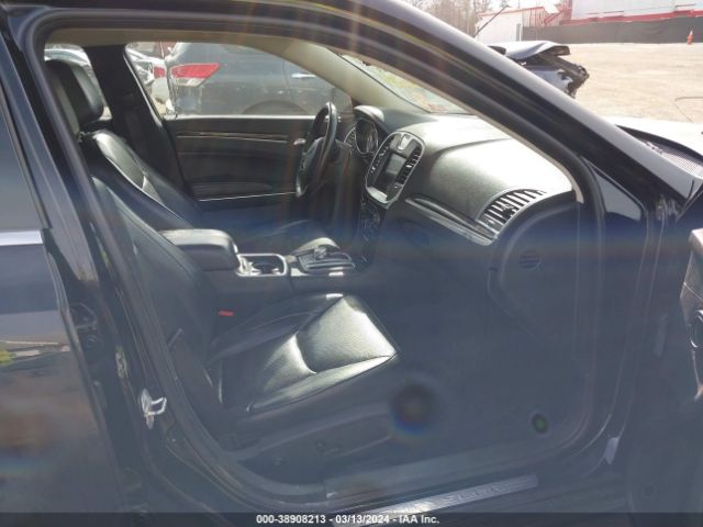 2C3CCAKG8JH268686 Chrysler 300 Limited Awd