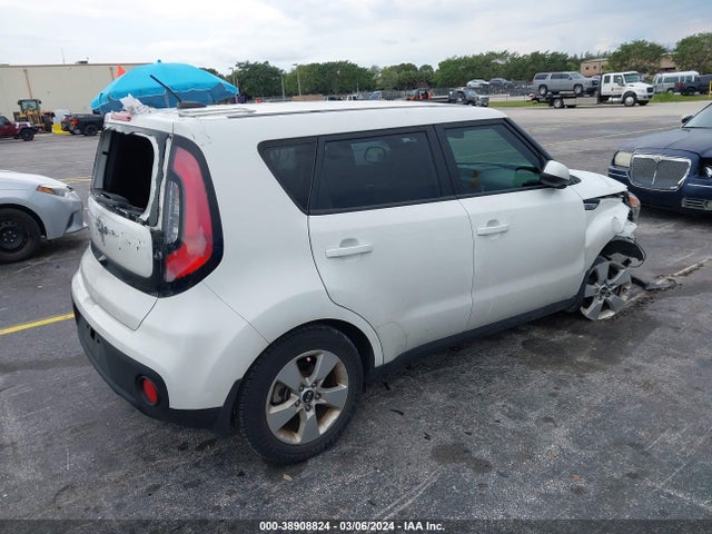 KNDJN2A25J7588682 KIA Soul