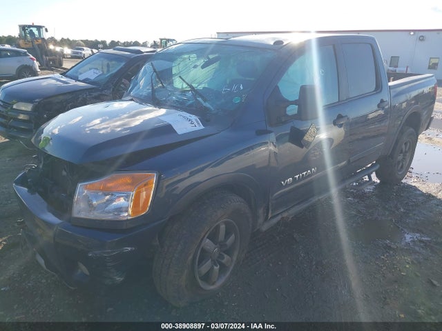 Nissan Titan Pro-4x 2015 1N6AA0EC9FN513972 Image 2
