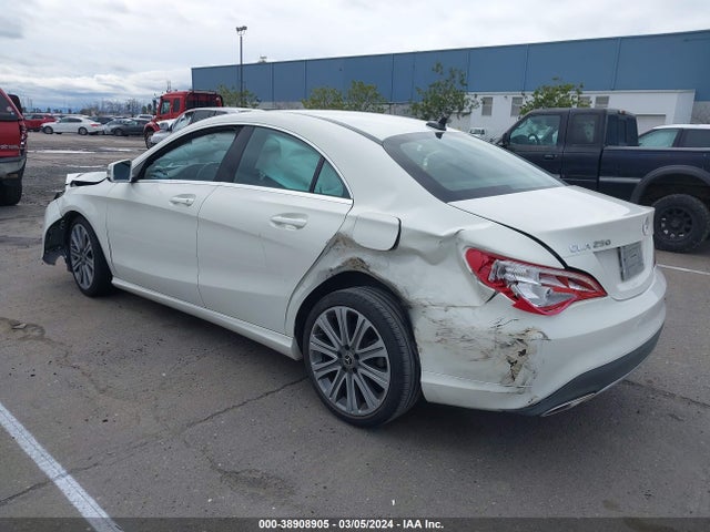 WDDSJ4EB7JN535697 Mercedes-Benz CLA 250