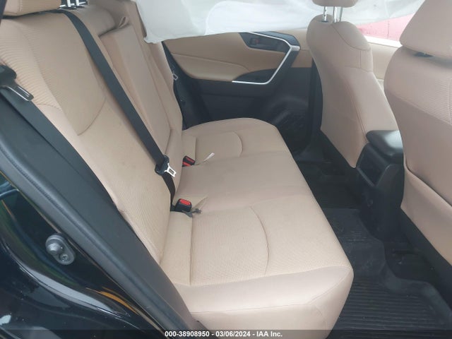 Toyota RAV4 LE 2021 JTMK1RFV9MD062122 Image 8