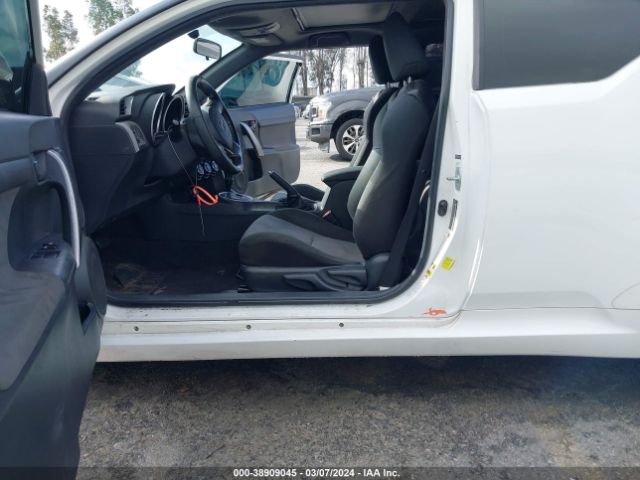 JTKJF5C79E3082107 Scion TC