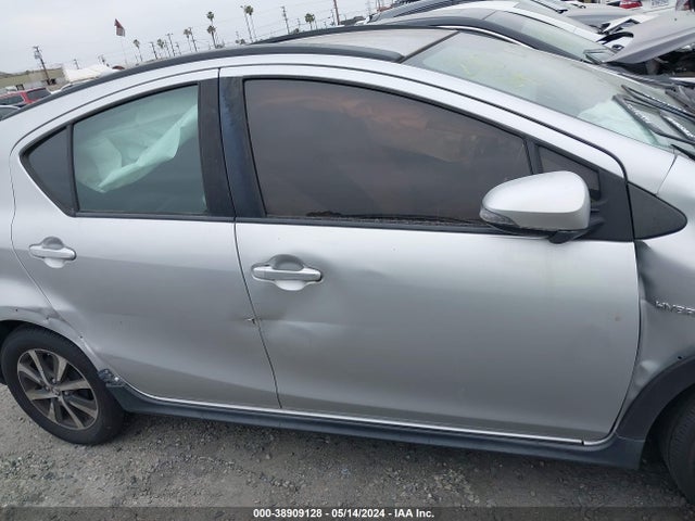 Toyota Prius C One 2018 JTDKDTB30J1615813 Image 14