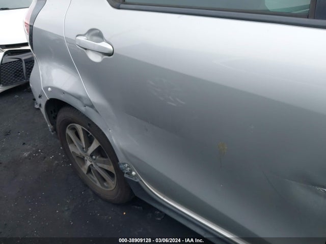 Toyota Prius C One 2018 JTDKDTB30J1615813 Image 19