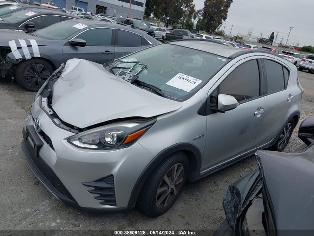 Toyota Prius C One 2018 JTDKDTB30J1615813 Image 2