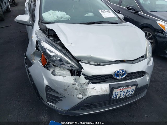 Toyota Prius C One 2018 JTDKDTB30J1615813 Image 6