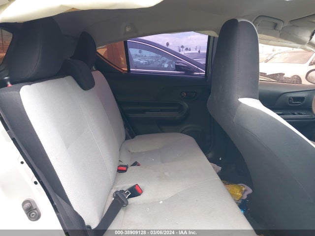 Toyota Prius C One 2018 JTDKDTB30J1615813 Image 8