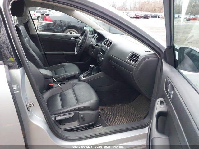 3VWD17AJ2EM244670 Volkswagen Jetta 1.8t Se