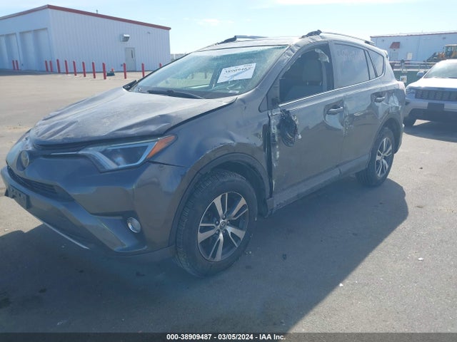 Toyota Rav4 Xle 2018 JTMWFREV2JJ171720 Image 2
