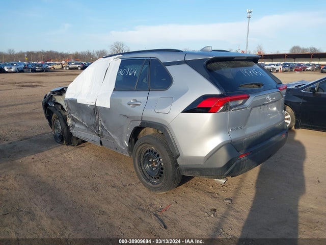 Toyota RAV4 LE 2021 2T3H1RFV3MC147858 Image 3