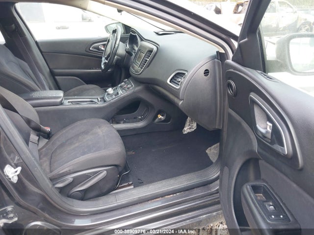 Chrysler 200 Limited 2015 1C3CCCAB9FN611358 Image 5