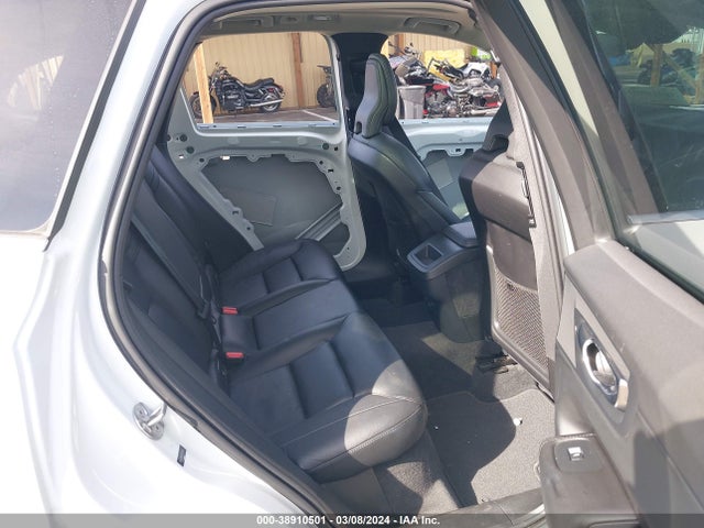 YV4L12RK1P1374144 Volvo Xc60 B5 Core