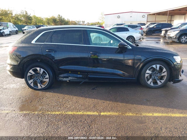 Audi E-tron Premium Plus Quattro 2022 WA1LAAGEXNB022014 Image 13