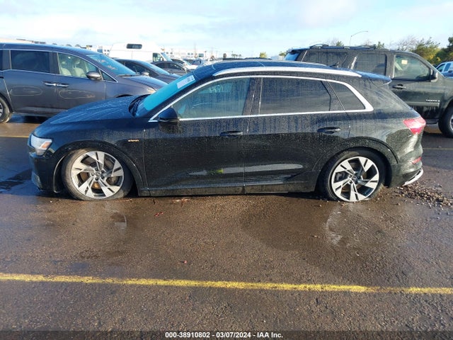 Audi E-tron Premium Plus Quattro 2022 WA1LAAGEXNB022014 Image 14