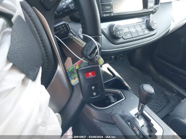 Toyota Rav4 Xle 2018 2T3RFREV3JW739746 Image 11