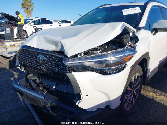 Toyota Corolla Cross Xle 2024 7MUDAABG4RV081941 Image 6