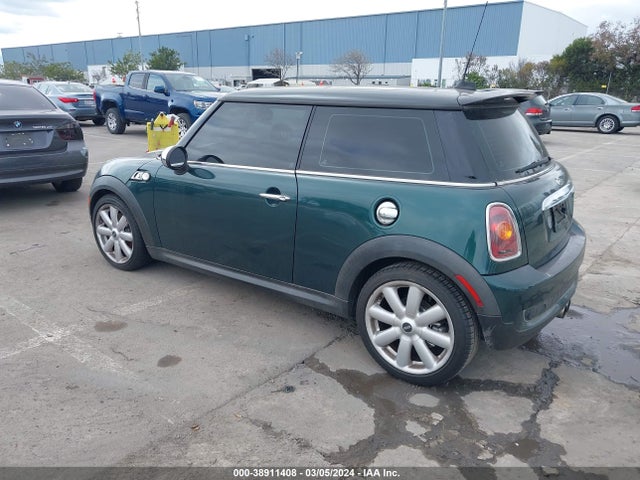 2009 MINI COOPER S WMWMF735X9TT95863 Photo 2