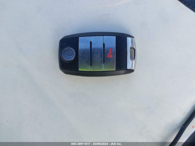 5XYPK4A57HG307178 KIA Sorento 3.3l Sx