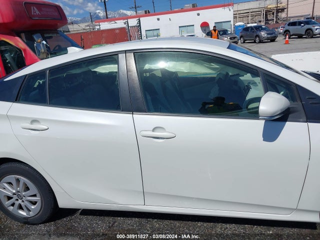 Toyota Prius Two 2016 JTDKBRFUXG3005524 Image 14