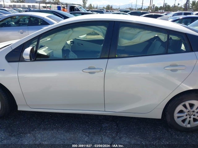 Toyota Prius Two 2016 JTDKBRFUXG3005524 Image 15