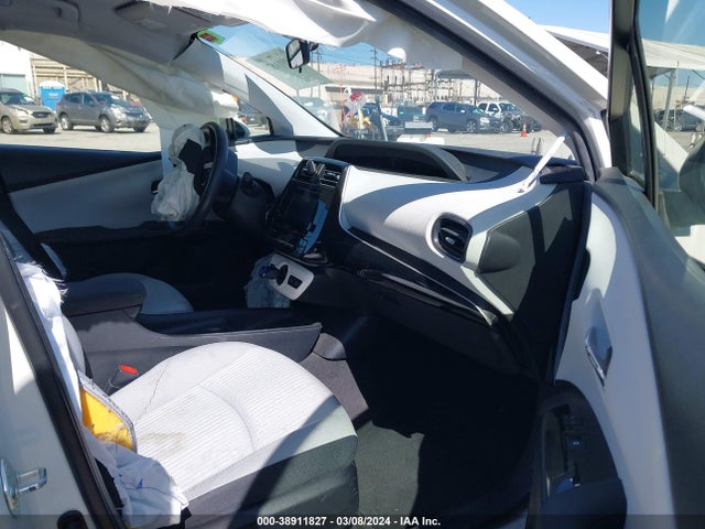 Toyota Prius Two 2016 JTDKBRFUXG3005524 Image 5